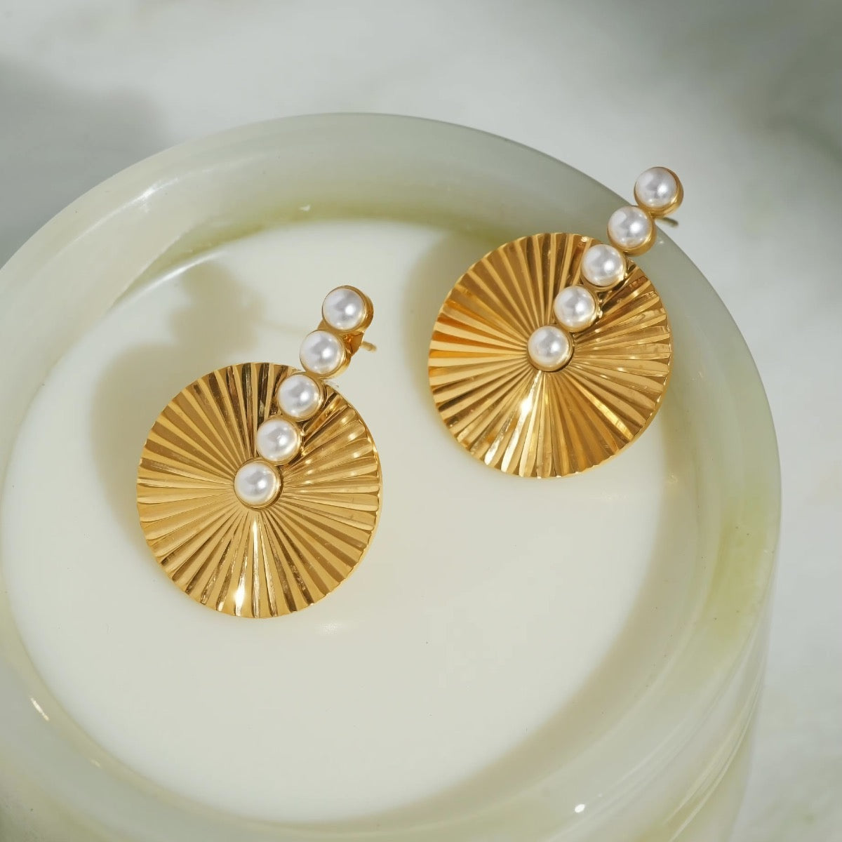 Fan-shaped earrings